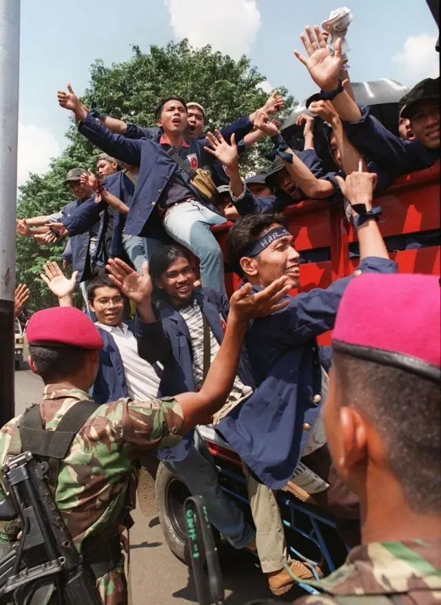 1998, mahasiswa, NKK/BKK, demonstrasi mahasiswa