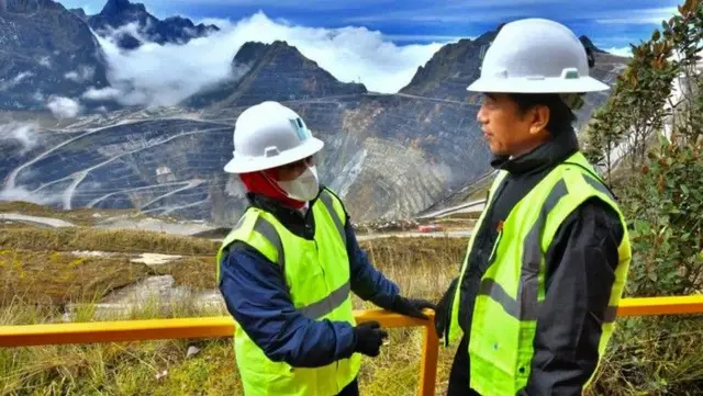 Presiden Joko Widodo dan Ibu Negara Iriana di tambang Grasberg, PTFI.