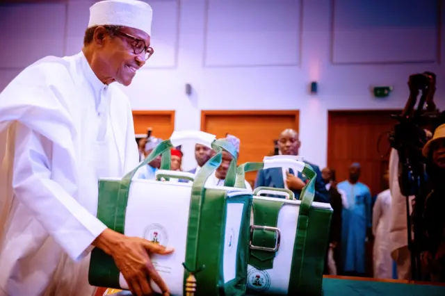 Onyeisiala Muhammadu Buhari gụrụ bọjeti ya 