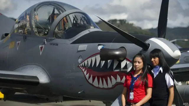 Pesawat latihan tempur Super Tucano buatan Brasil.