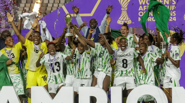 Le Nigeria célèbre sa victoire à la CAN féminine.