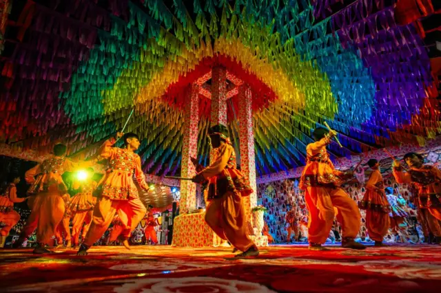 
અમદાવાદ ફતેવાડી કેનાલ અકસ્માત, સ્કૉર્પિયો ગાડી કેનાલમાં ખાબકી, રીલ બનાવવા જતા અકસ્માત, વિશાલ રેલવે પાસે મૃતદેહ, બીબીસી ગુજરાતી, બીબીસી ન્યૂઝ ગુજરાતી
