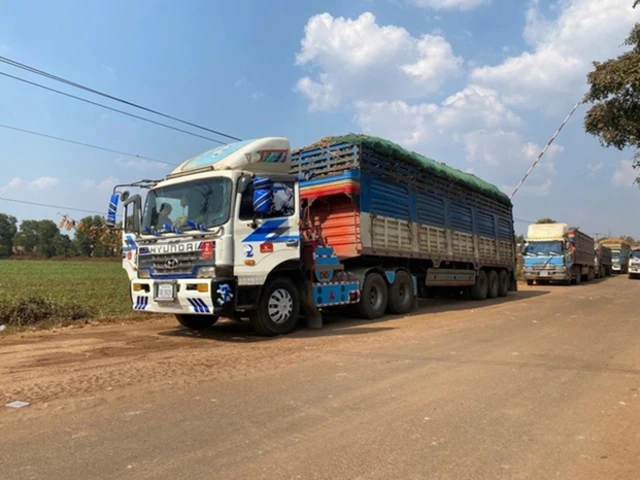 Xe hàng hóa ở cửa khẩu Tây Ninh