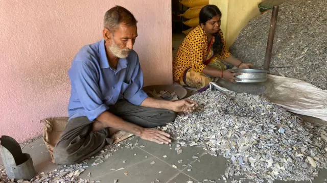 पार्वतीबाईंनी 10 जणांना रोजगार उपलब्ध करून दिलाय.