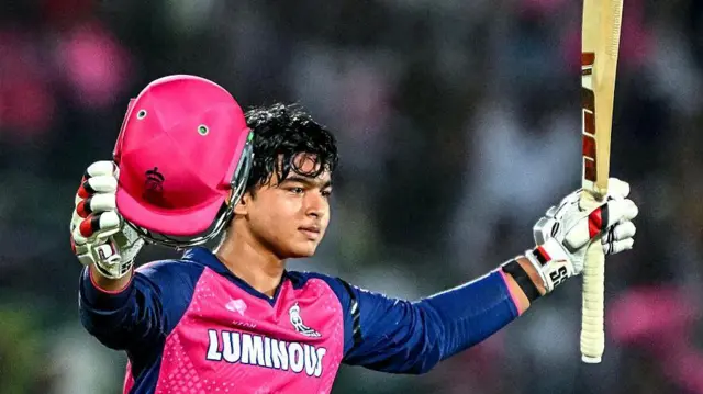 वैभव सूर्यवंशी ने इस साल आईपीएल में शानदारी बल्लेबाज़ी की और चयनकर्ताओं का ध्यान अपनी ओर खींचा