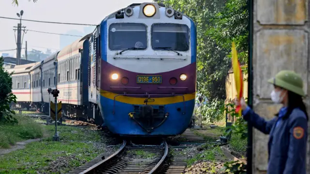 一列客运列车从河内火车站发车