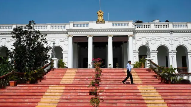 మొఘల్ సామ్రాజ్యం, ఔరంగజేబు, వార్తా పత్రికలు, చరిత్రకారులు