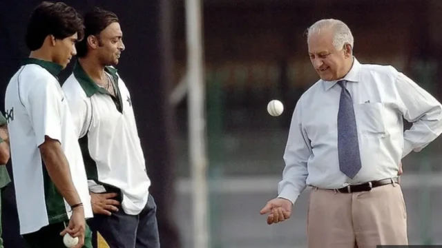 पाकिस्तान क्रिकेट खिलाड़ियों के साथ