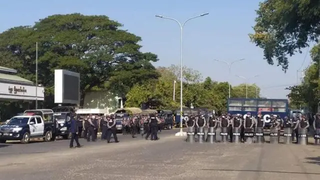  ၂၀၂၁ ခုနှစ် မတ်လမှာ မုံရွာမြို့မှာ ဆန္ဒပြသူတွေကို ပစ်ခတ်ခဲ့လို့ ၉ ဦးသေဆုံးခဲ့ 