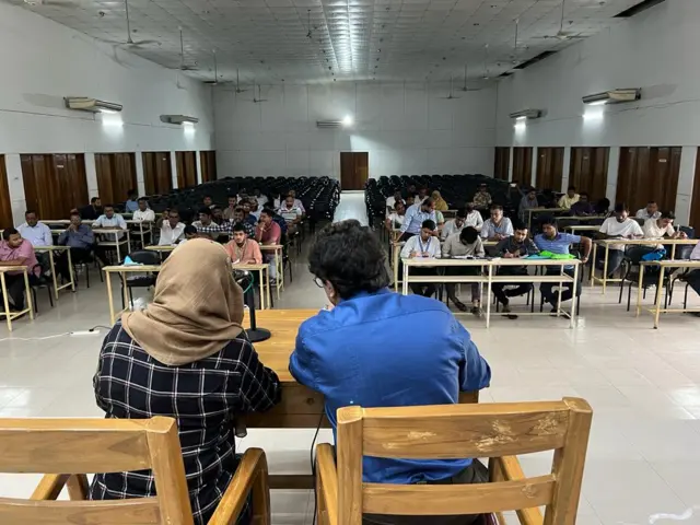 বাবাকে নিয়ে চায়ের নিলাম পরিচালনায় 