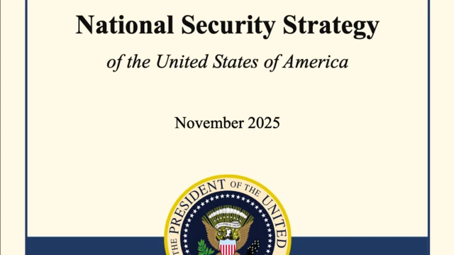 
د امریکا ملي امنیت ستراتېژۍ یو عکس او د ولسمشرۍ دفتر لوګو ښکاري.