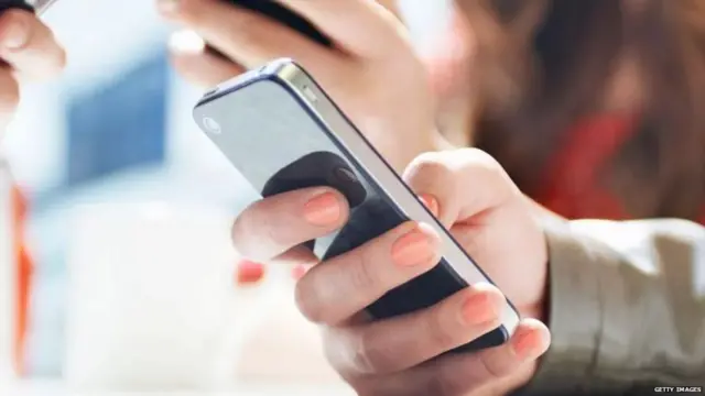 செல்போனுக்கு அடிமையாதல்