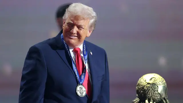 Трамп с премией мира ФИФА