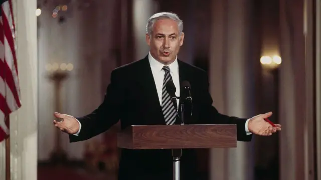 Netanyahu – então o primeiro-ministro mais jovem da história de Israel – durante sua primeira visita a Washington depois de chegar ao poder, em 1996