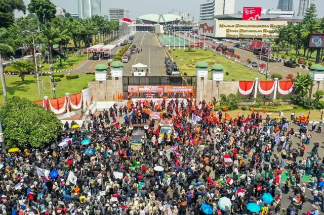 Demo hari ini: Mengapa Garuda Pancasila digunakan dalam 'peringatan ...