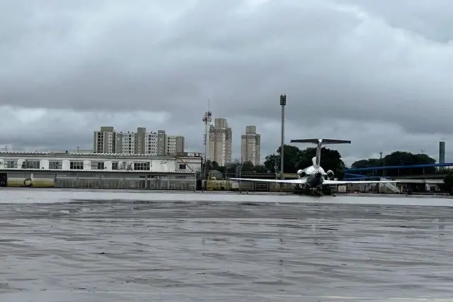 Pista do Aeroporto Salgado Filho, em Porto Alegre 