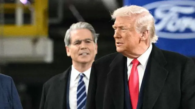 डोनाल्ड ट्रंप और स्कॉट बेसेंट