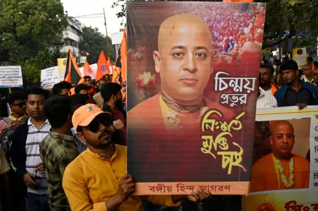 বাংলাদেশে জেলবন্দি চিন্ময় কৃষ্ণ দাসের মুক্তির দাবিতে ভারতে আন্দোলন হচ্ছে