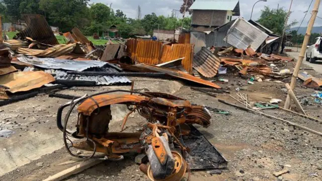 জাতিদাঙ্গায় উভয় সম্প্রদায়েরই বহু ঘরবাড়ি, দোকান ধ্বংস হয়ে গেছে