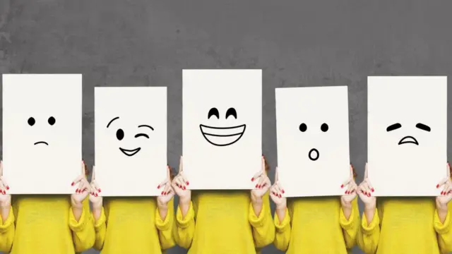 كلمة "الأليكسيثيميا" مشتقة من اللغة اليونانية وتترجم إلى "عدم وجود كلمات للمشاعر".