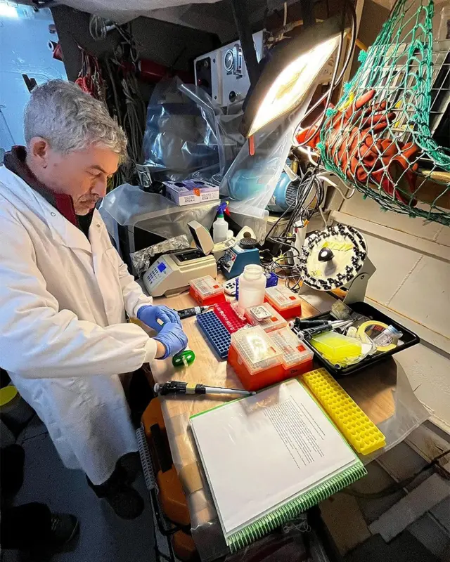 Un laboratoire embarqué en Antarctique.