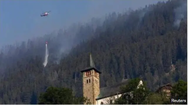 Ọwọja ina yii le to bẹẹ, baalu Ẹlikoputa ni wọn n lo lati pa ina ọhun