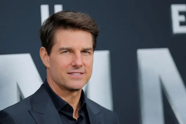 Tom Cruise wuxuu ka mid yahay dadka caanka ah ee aan telefoonka qaadan