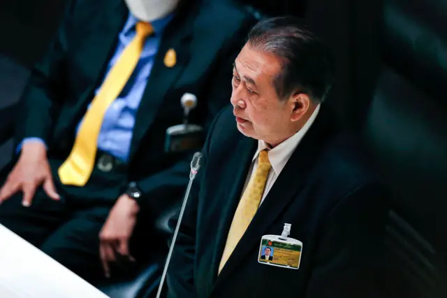 นายเสรี สุวรรณภานนท์ สมาชิกวุฒิสภา 