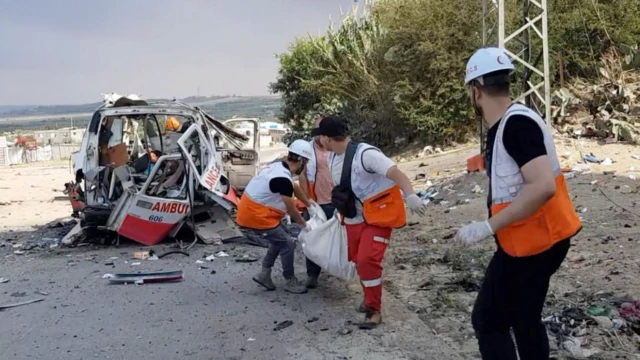 Обломки автомобиля скорой помощи