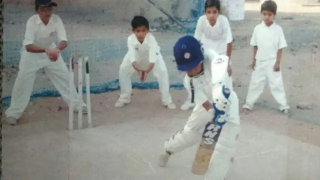 6 વર્ષની ઉંમરે ઉર્વીલે ક્રિકેટ રમવાનું શરૂ કર્યું હતું