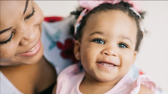 ኣደ ምስ ውላዳ