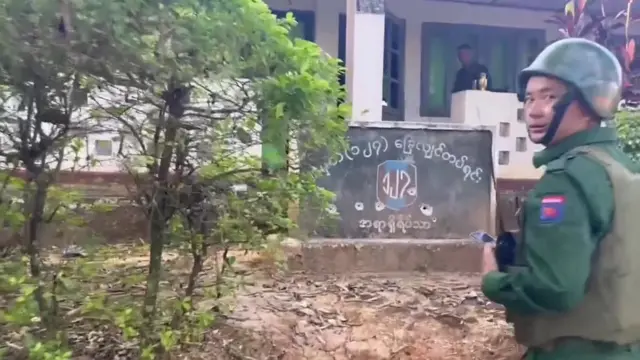 Myanmar, intambara zasubiriye, leta ya gisirikare inemera ko yatakaje ibice yagenzura.