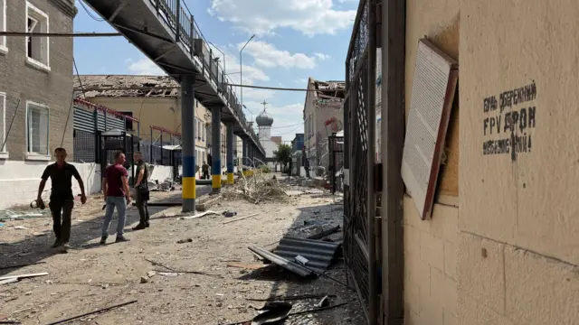 مبانٍ متضررة داخل سجن في بيلينكي في أوكرانيا بعد غارات روسية 