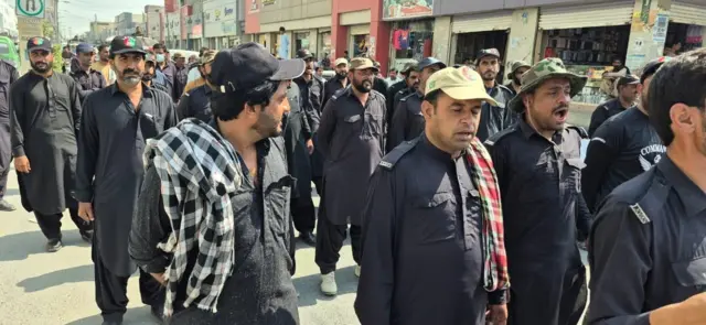 سیاسی مبصرین کے مطابق 2010 میں لیویز فورس کی بحالی کے بعد اس کے دوبارہ انضمام کے لیے دباؤ برقرار رہا