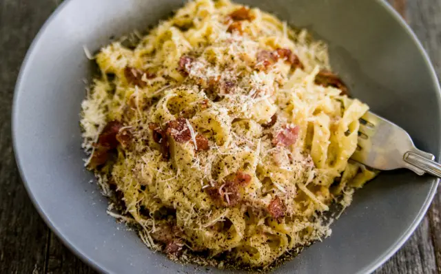 Pratowizary casinomacarrão à carbonara