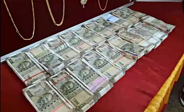 पोलिसांनी जप्त केलेली रोकड