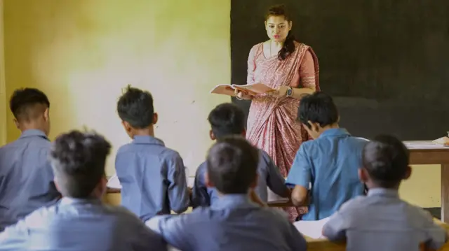 மும்மொழிக் கல்வியை கட்டாயமாக்கும் சிபிஎஸ்இ அறிவிப்பை அண்ணாமலை எதிர்ப்பது ஏன்?
