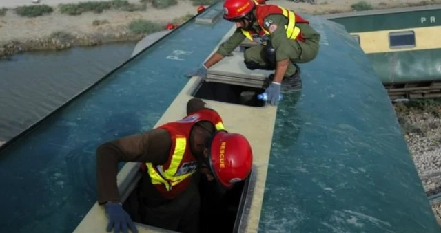 حادث قطار باكستان