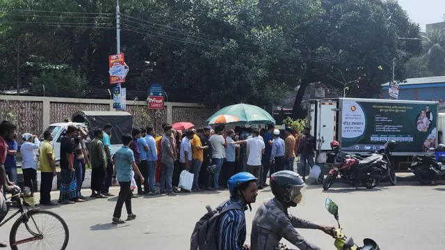 স্বল্পমূল্যে গরু-মুরগির মাংস ও ডিম বিক্রি করা হচ্ছে রাজধানীর ৩০ টি পয়েন্টে
