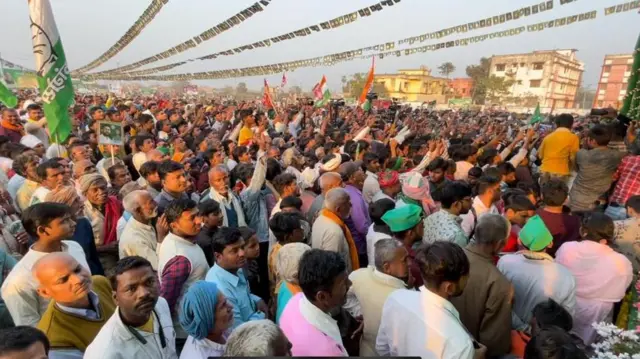 शिवहर में तेजस्वी के समर्थन में लोग