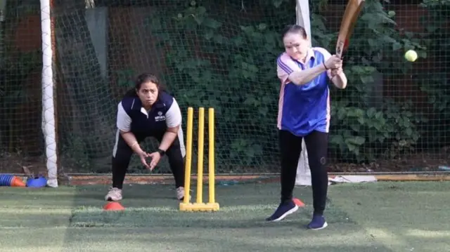 విరాట్ కోహ్లి అభిమాని 72 ఏళ్ల తారులత