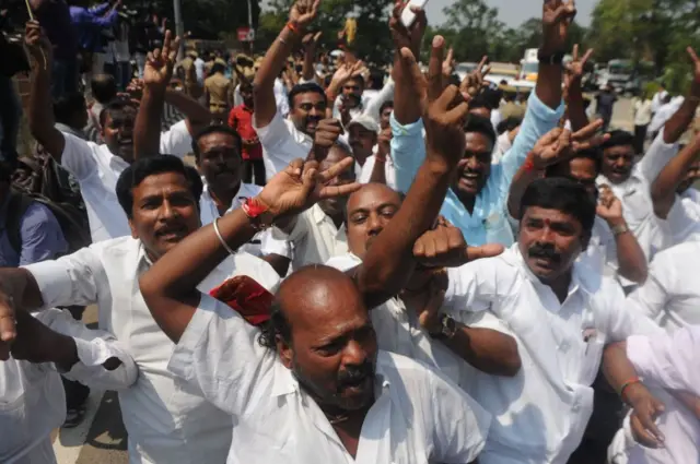 அதிமுகவை ஒன்றுசேர்க்க முயலும் 6 முன்னாள் அமைச்சர்கள் - எடப்பாடி பழனிச்சாமியிடம் நடத்திய பேச்சுவார்த்தை