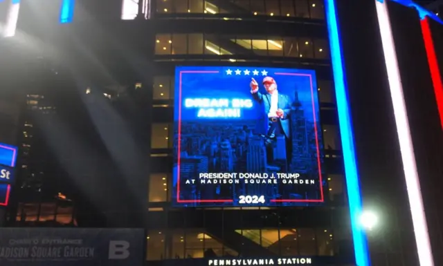 donald trump en una pantalla de promoción del Madison Square Garden de Nueva York