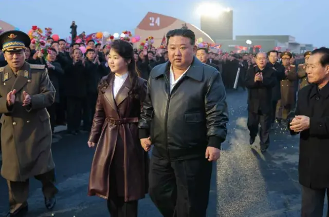 북한 노동당 기관지 노동신문은 2024년 3월 16일 김정은 위원장이 전날 강동종합온실 준공 및 조업식에 참석했다고 전했다. 이 자리에는 딸 주애가 함께 동행했다