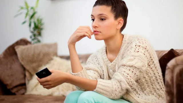 ቁጭ ብላ የምታስብ ሴት