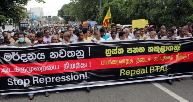 இலங்கை போராட்டம்