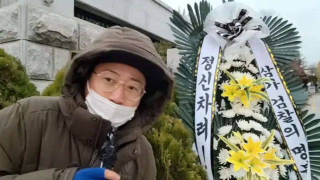 서초동 대검찰청 앞에서 검찰을 규탄하는 기자회견을 진행 중인 정병곤씨