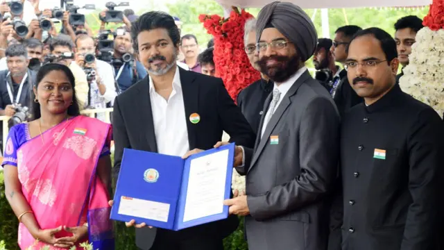சிறந்த உள்ளாட்சி அமைப்புகளுக்கான முதலமைச்சர் விருதை வழங்கினார் முதலமைச்சர் ஜோசப் விஜய்.