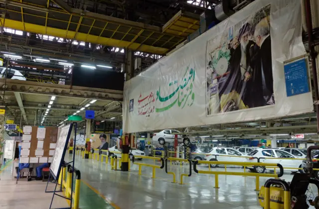 به دلیل مشکلاتی که در پی تحریم برای قطعه‌سازان ایرانی به وجود آمد، میزان تولید خودرو در ایران کاهش پیدا کرد