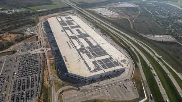 تسلا ۱۴۰ هزار و ۵۰۰ کارمند در سراسر جهان دارد